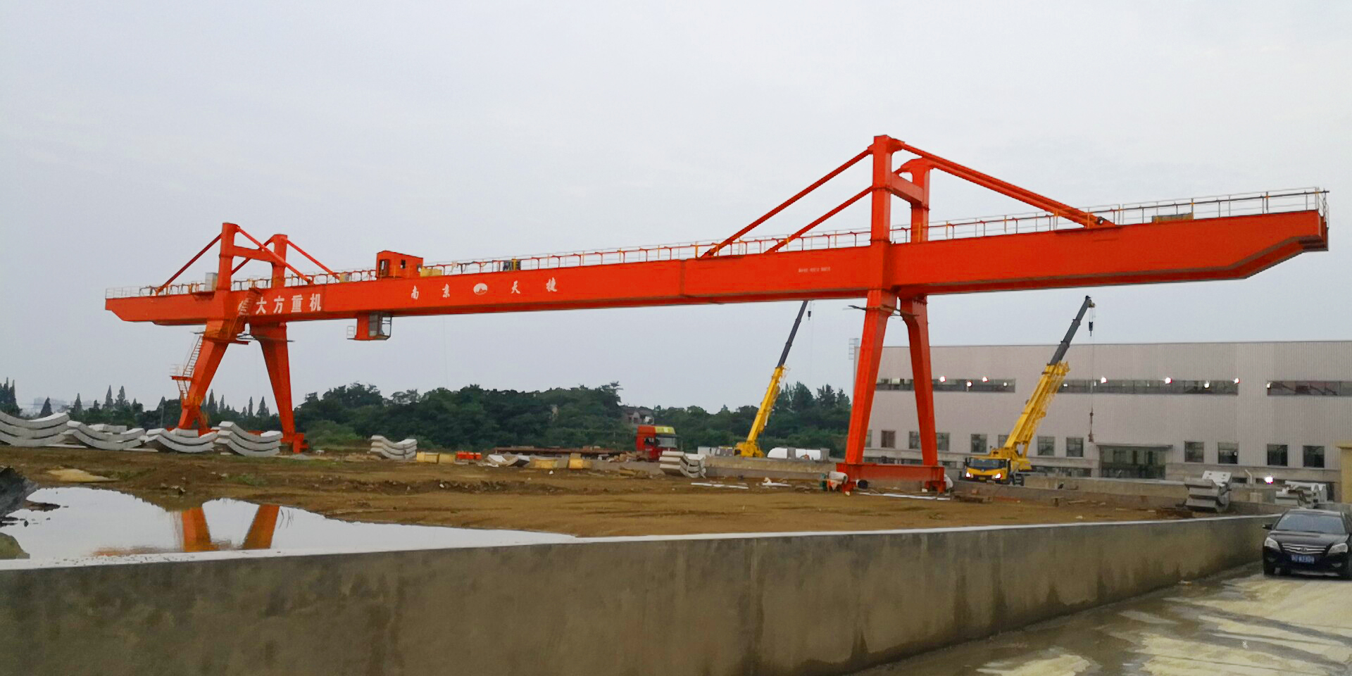 驚爆、總長(zhǎng)100米龍門吊安裝完成！